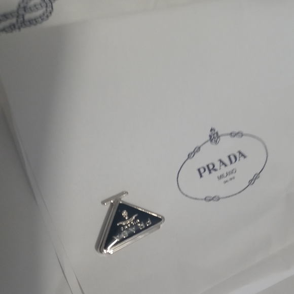 Prada charm with box & bag - Picture 6 of 6